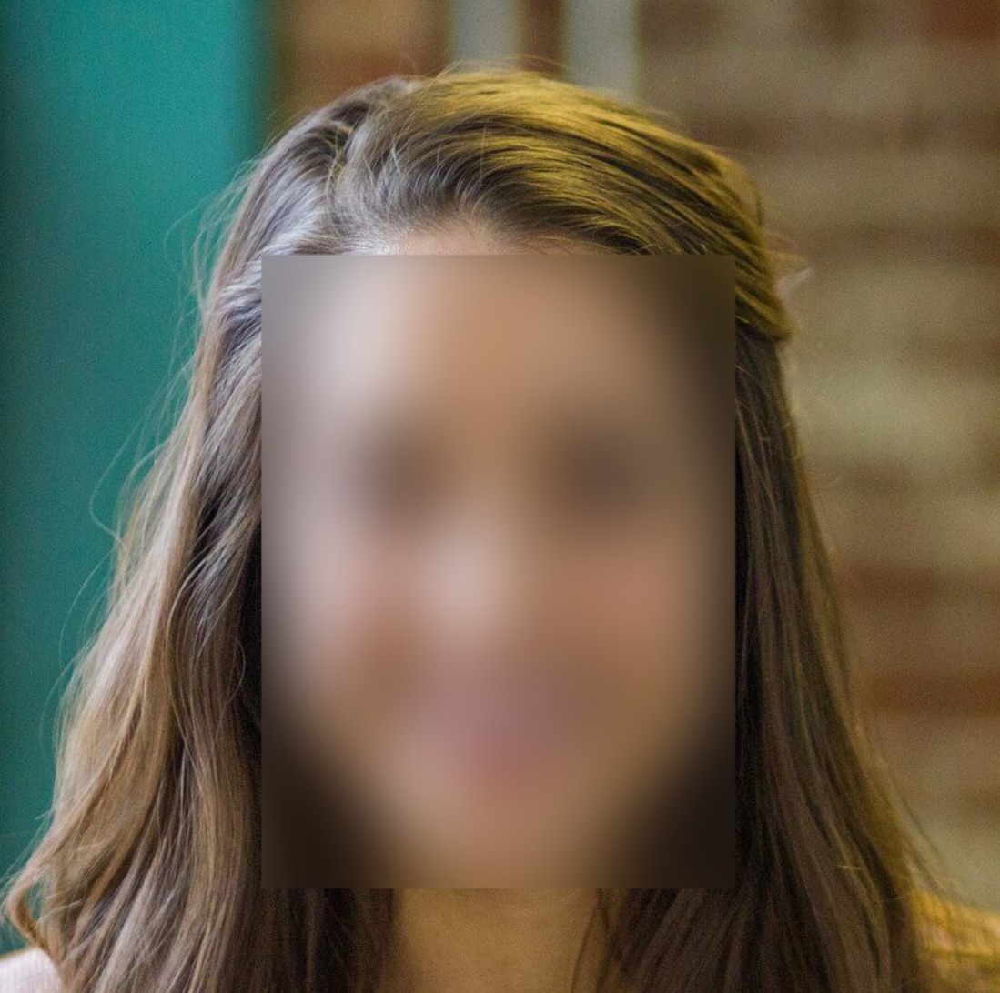 Un retrato en el editor de Redacted con el rostro difuminado.